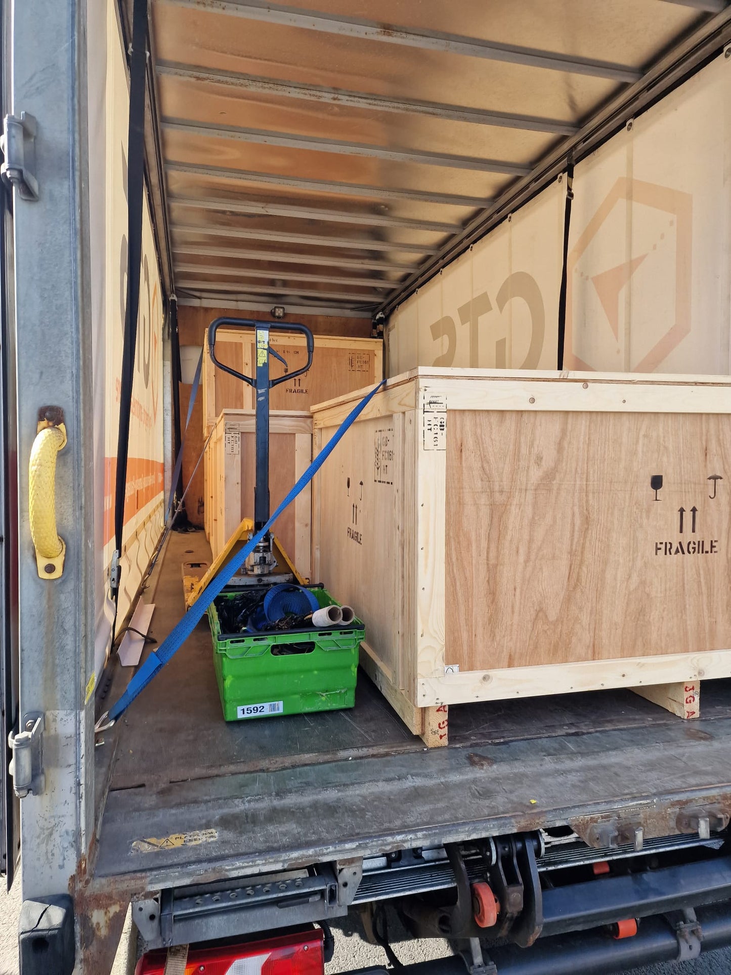 Wooden Crates & Shipping